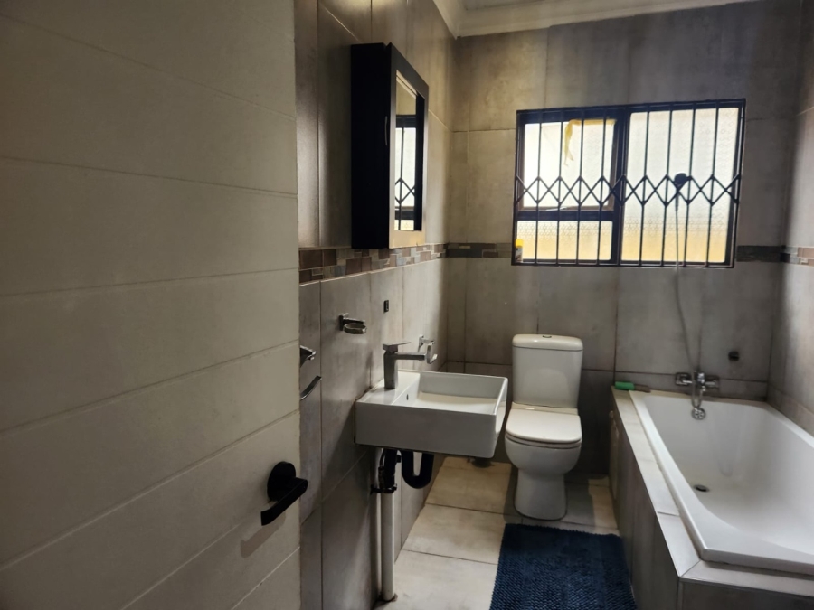 To Let 3 Bedroom Property for Rent in Meredale Gauteng