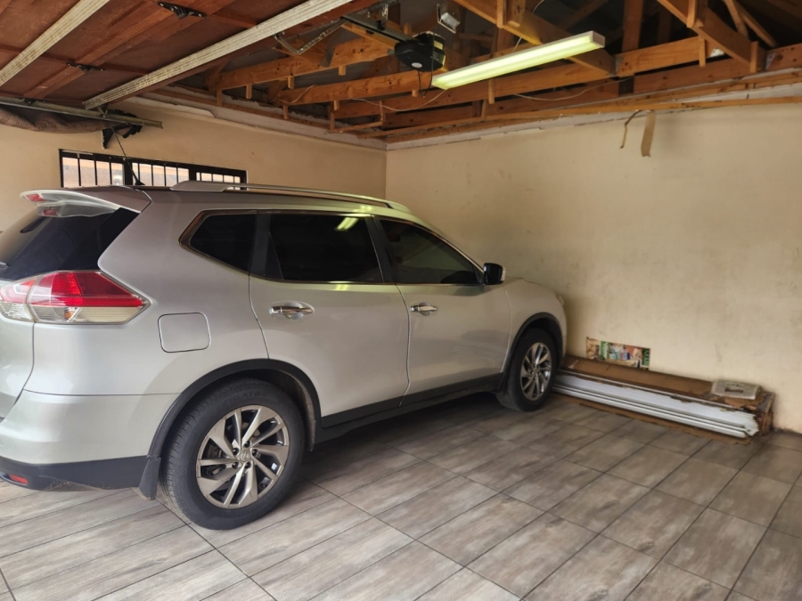 To Let 3 Bedroom Property for Rent in Meredale Gauteng