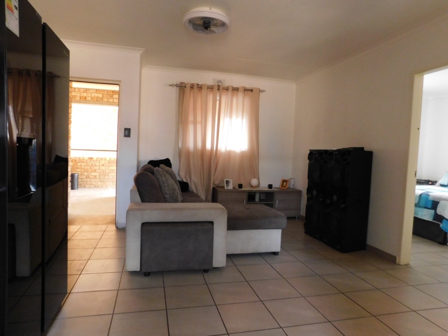 2 Bedroom Property for Sale in Albertsdal Gauteng