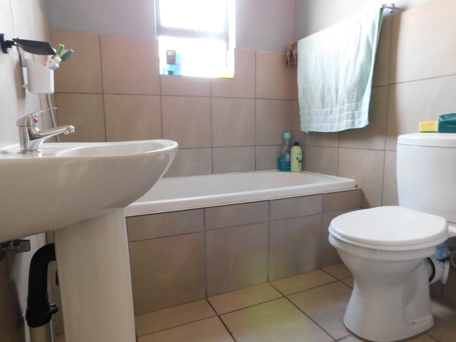 2 Bedroom Property for Sale in Albertsdal Gauteng