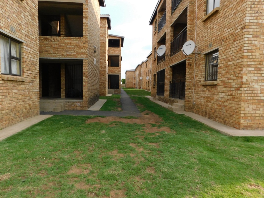2 Bedroom Property for Sale in Albertsdal Gauteng