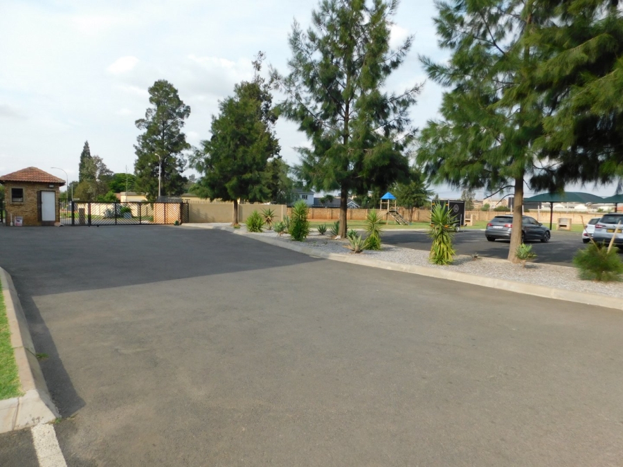 2 Bedroom Property for Sale in Albertsdal Gauteng