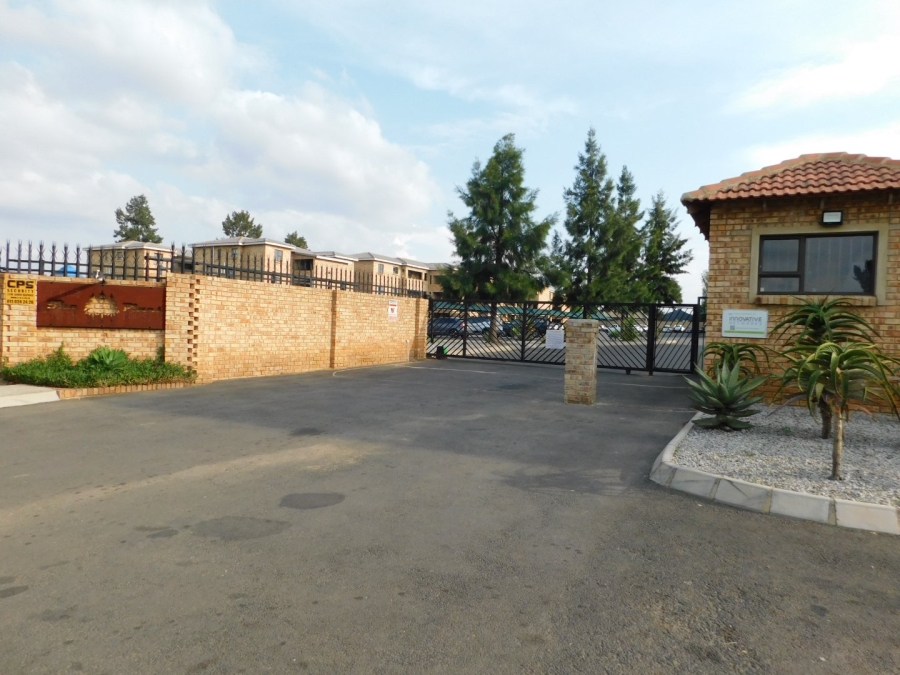 2 Bedroom Property for Sale in Albertsdal Gauteng