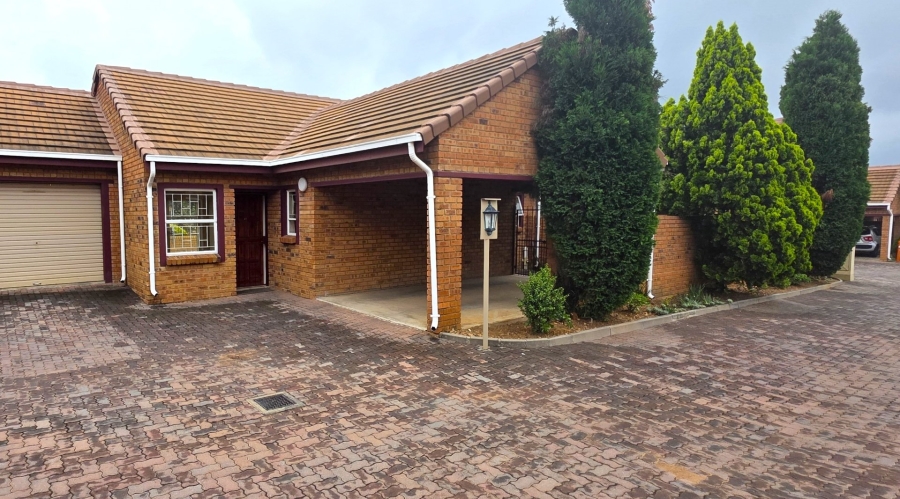 2 Bedroom Property for Sale in Amberfield Crest Estate Gauteng
