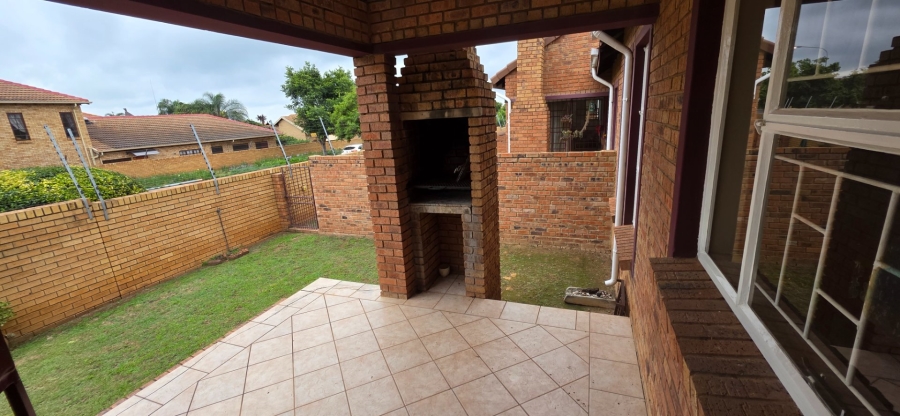 2 Bedroom Property for Sale in Amberfield Crest Estate Gauteng