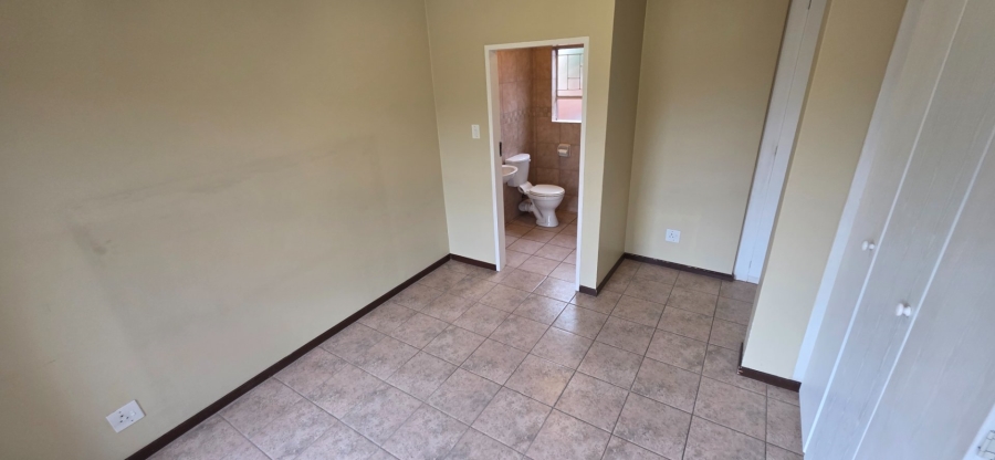 2 Bedroom Property for Sale in Amberfield Crest Estate Gauteng