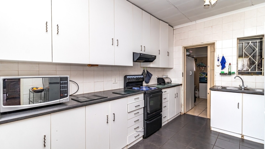 3 Bedroom Property for Sale in Bonaero Park Gauteng