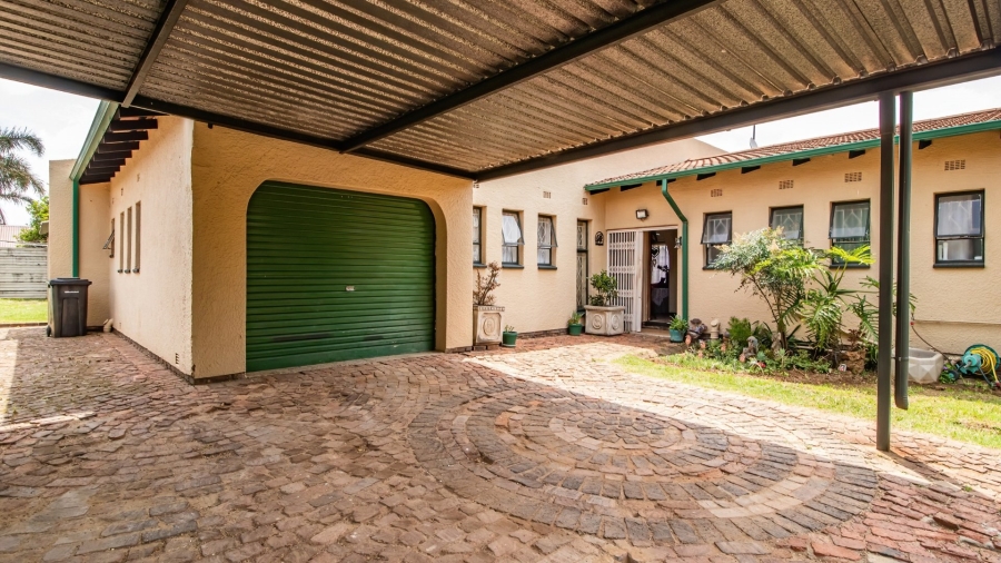 3 Bedroom Property for Sale in Bonaero Park Gauteng