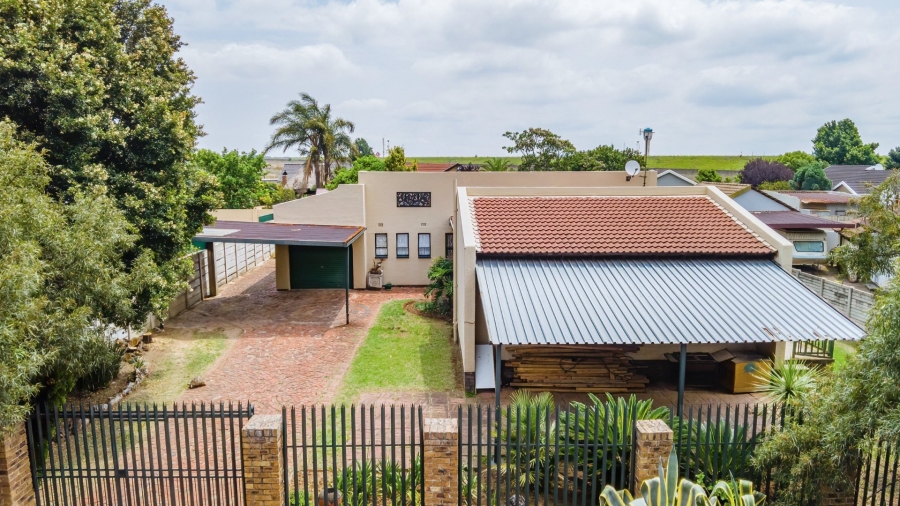 3 Bedroom Property for Sale in Bonaero Park Gauteng