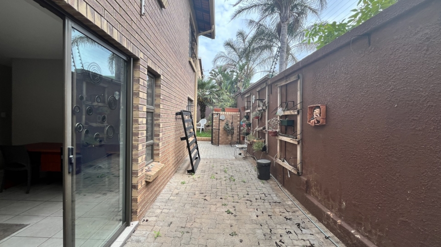 2 Bedroom Property for Sale in Primrose Hill Gauteng