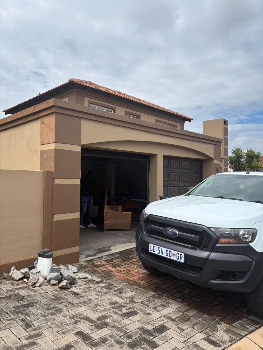 3 Bedroom Property for Sale in Noordwyk Gauteng