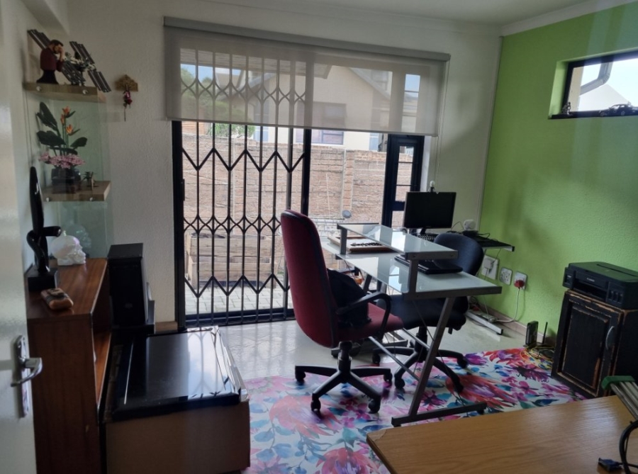 5 Bedroom Property for Sale in Illiondale Gauteng