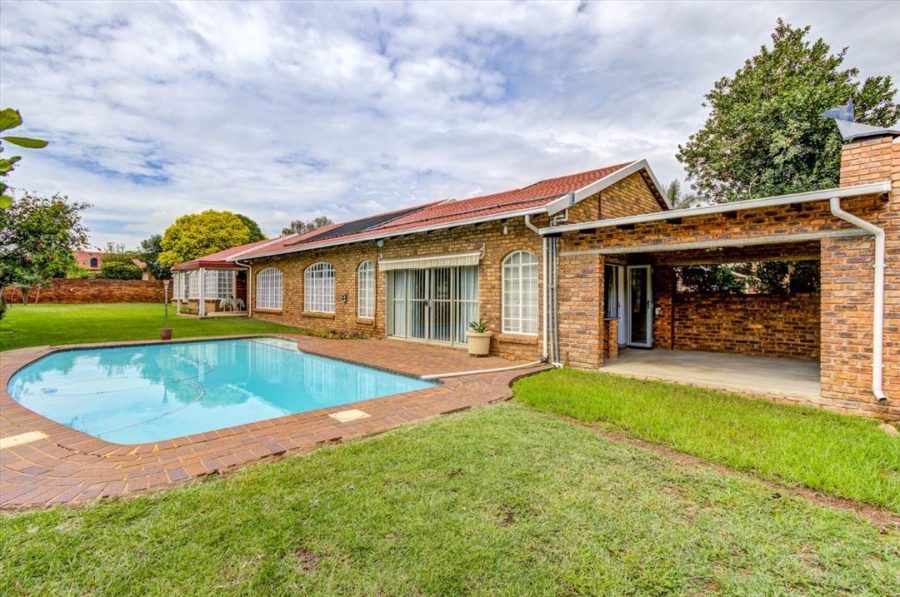 4 Bedroom Property for Sale in Farrarmere Gauteng