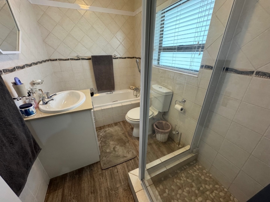 3 Bedroom Property for Sale in Glen Marais Gauteng