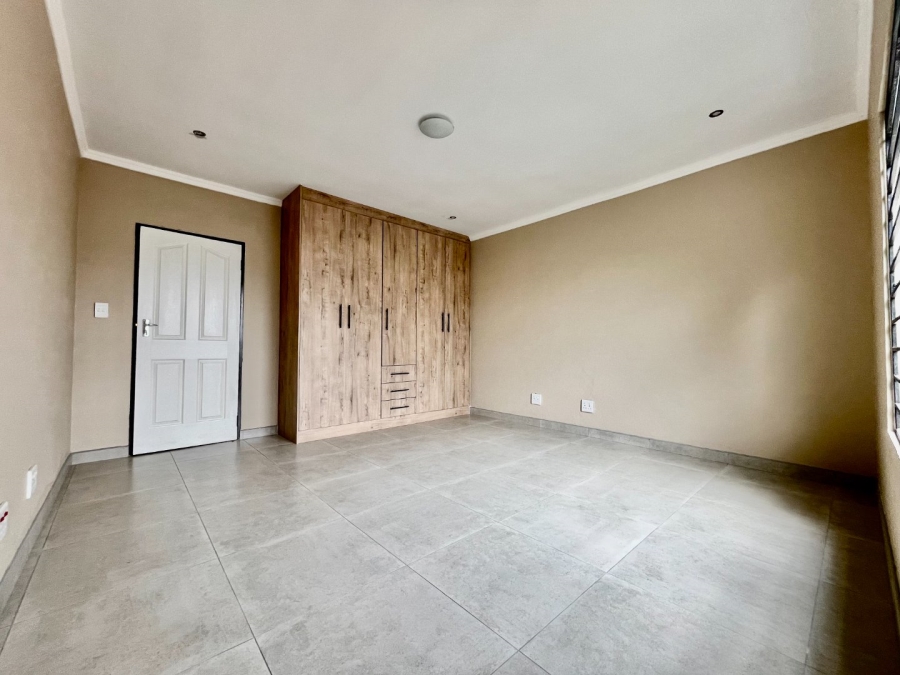 To Let 2 Bedroom Property for Rent in Glen Austin Gauteng