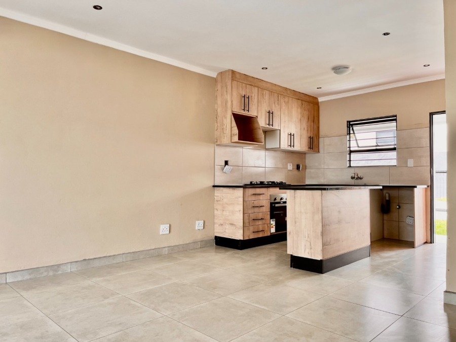 To Let 2 Bedroom Property for Rent in Glen Austin Gauteng