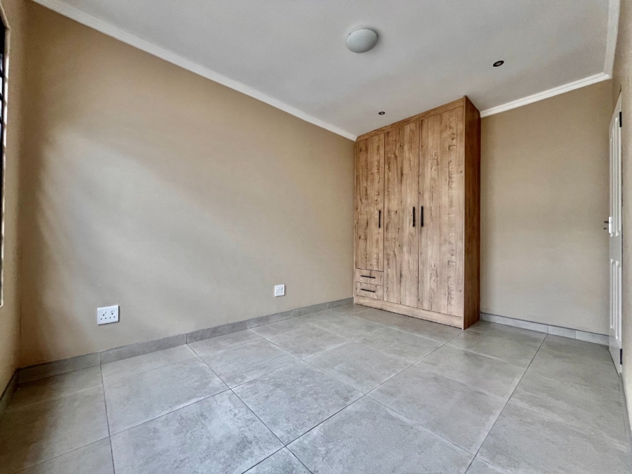 To Let 2 Bedroom Property for Rent in Glen Austin Gauteng
