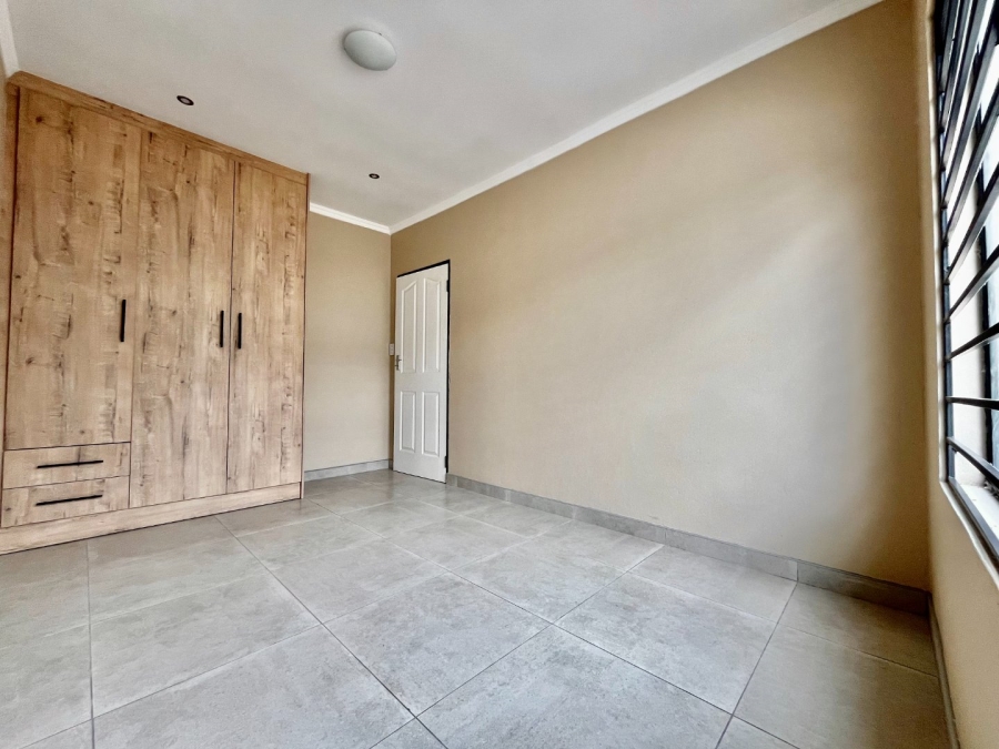 To Let 2 Bedroom Property for Rent in Glen Austin Gauteng