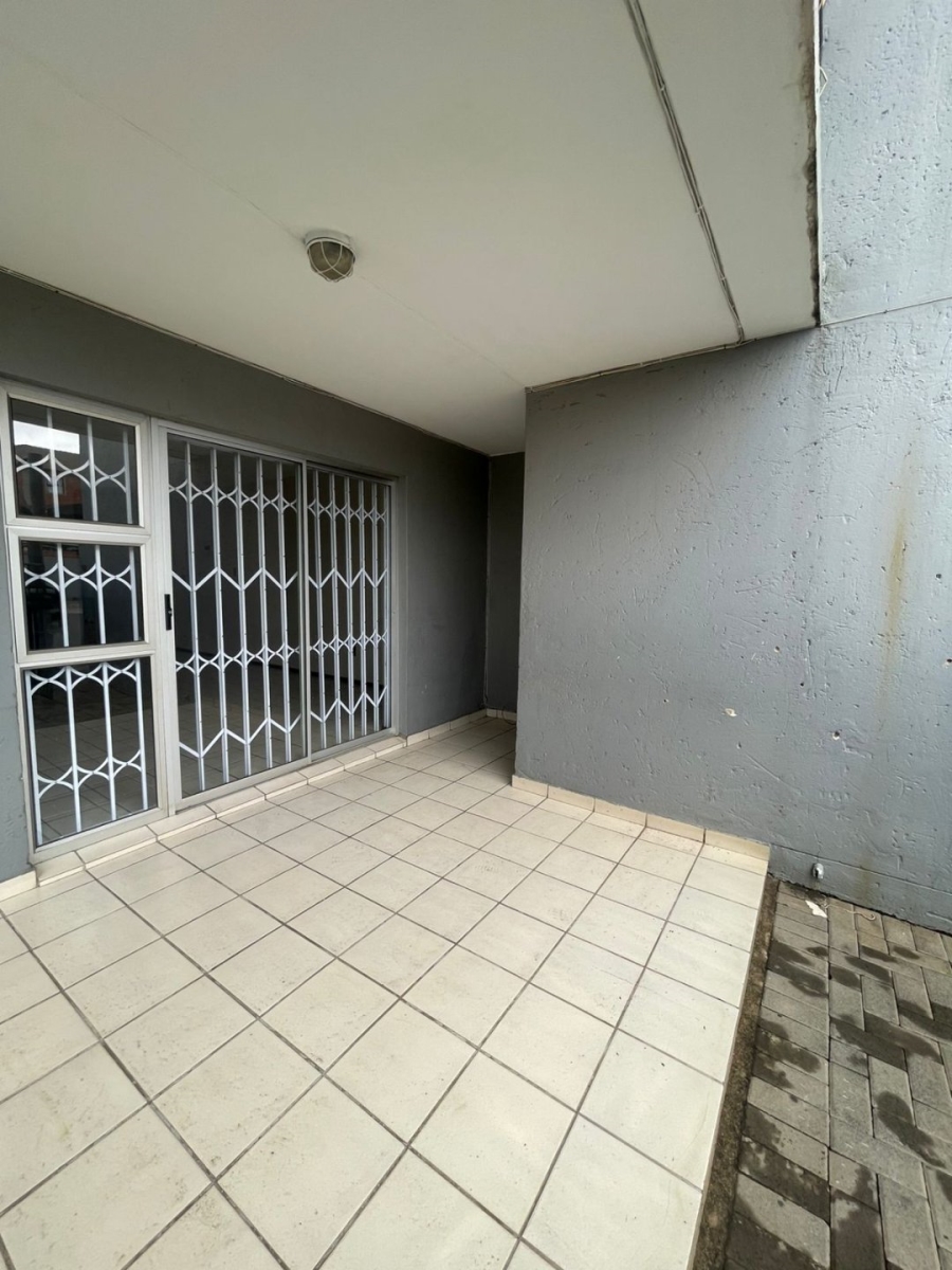 To Let 2 Bedroom Property for Rent in Bardene Gauteng