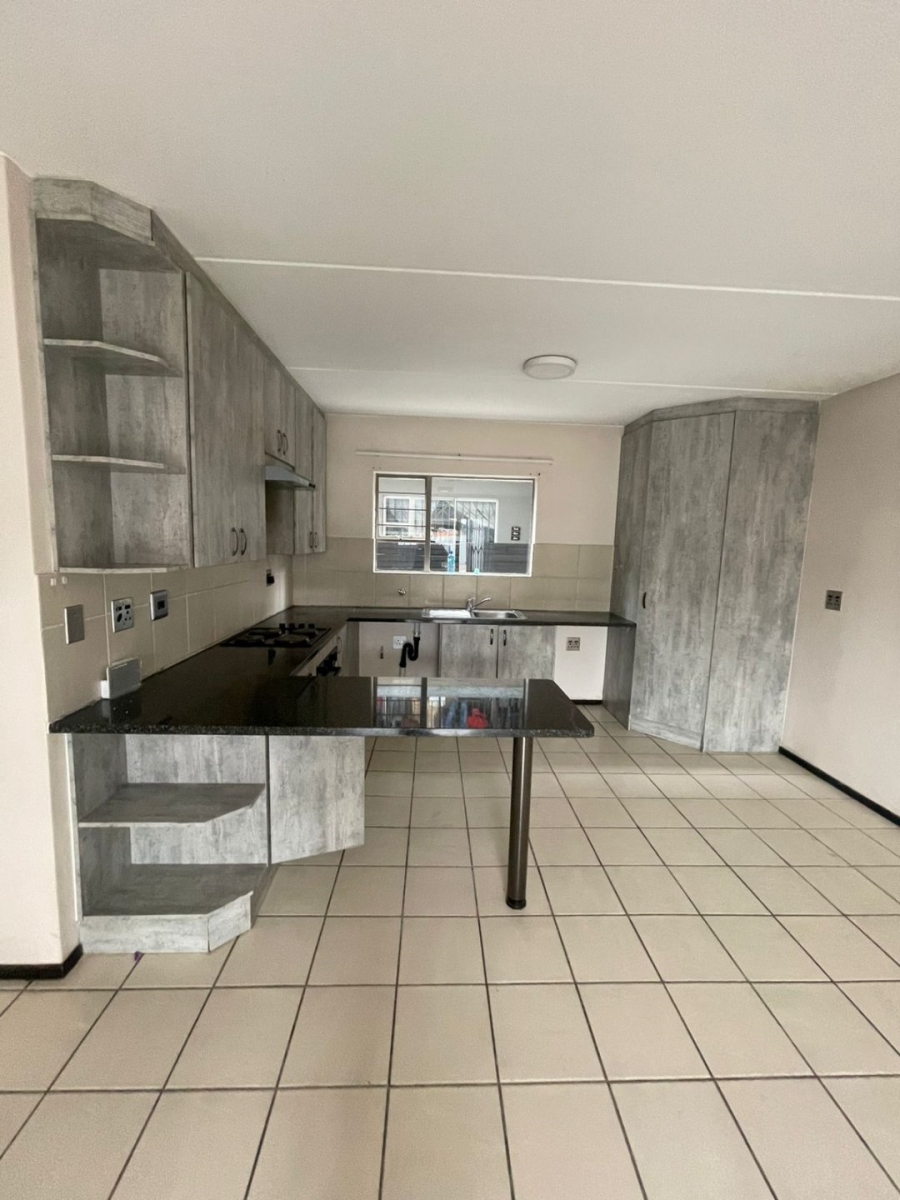 To Let 2 Bedroom Property for Rent in Bardene Gauteng