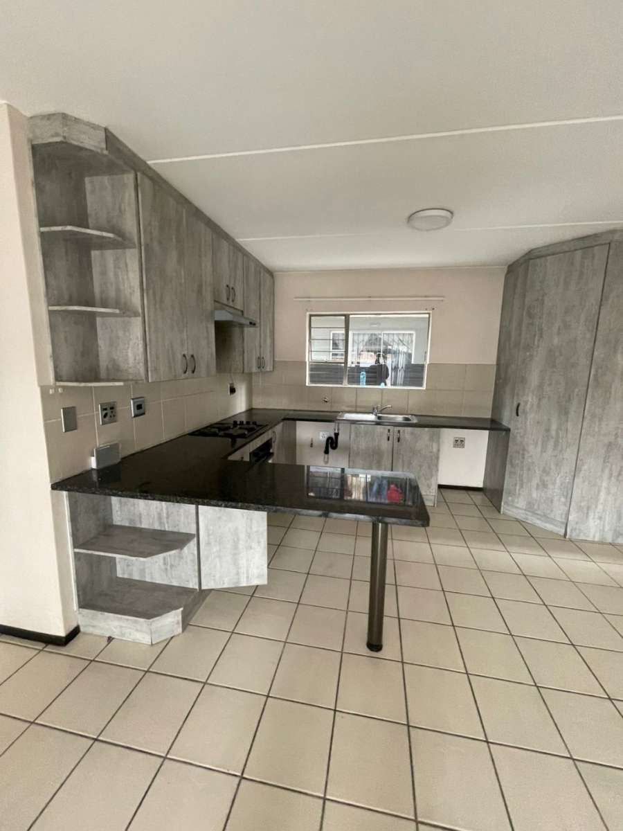 To Let 2 Bedroom Property for Rent in Bardene Gauteng