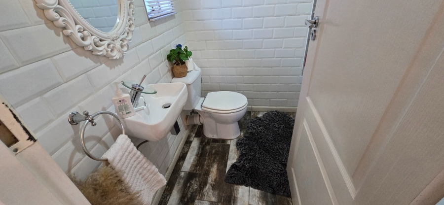 2 Bedroom Property for Sale in Crystal Park Gauteng