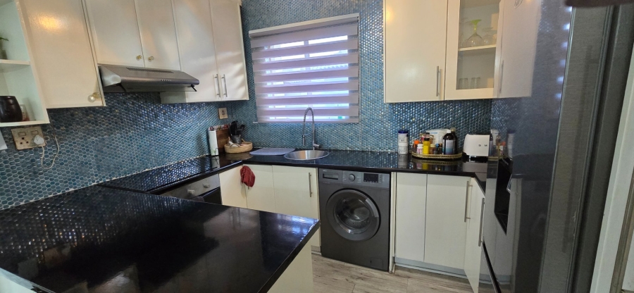 2 Bedroom Property for Sale in Crystal Park Gauteng