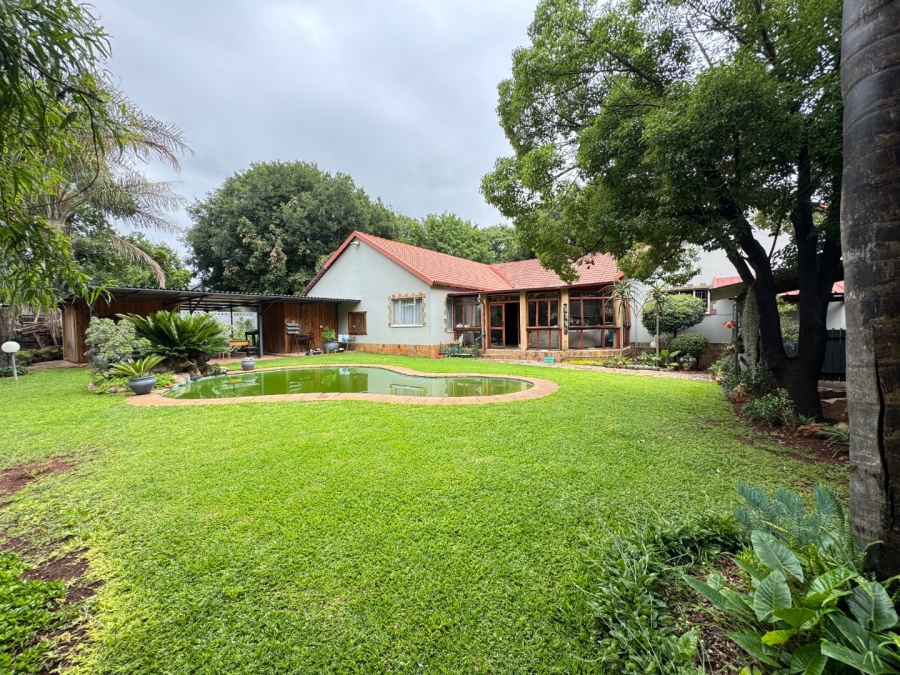 8 Bedroom Property for Sale in Lyttelton Manor Gauteng