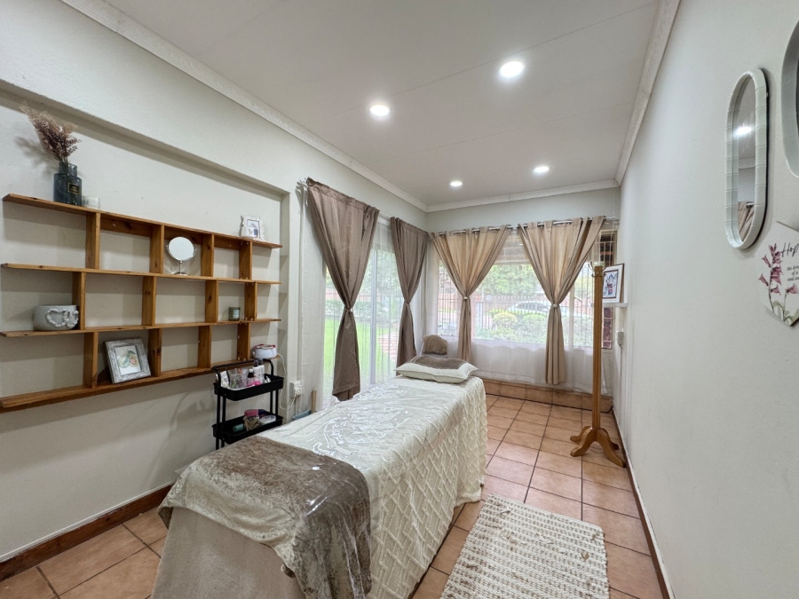 8 Bedroom Property for Sale in Lyttelton Manor Gauteng