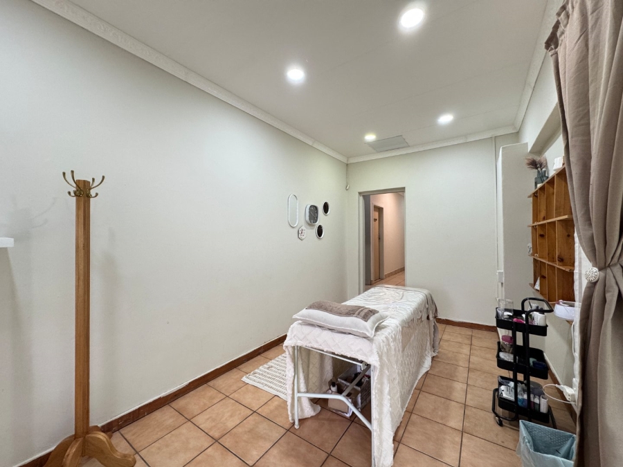 8 Bedroom Property for Sale in Lyttelton Manor Gauteng