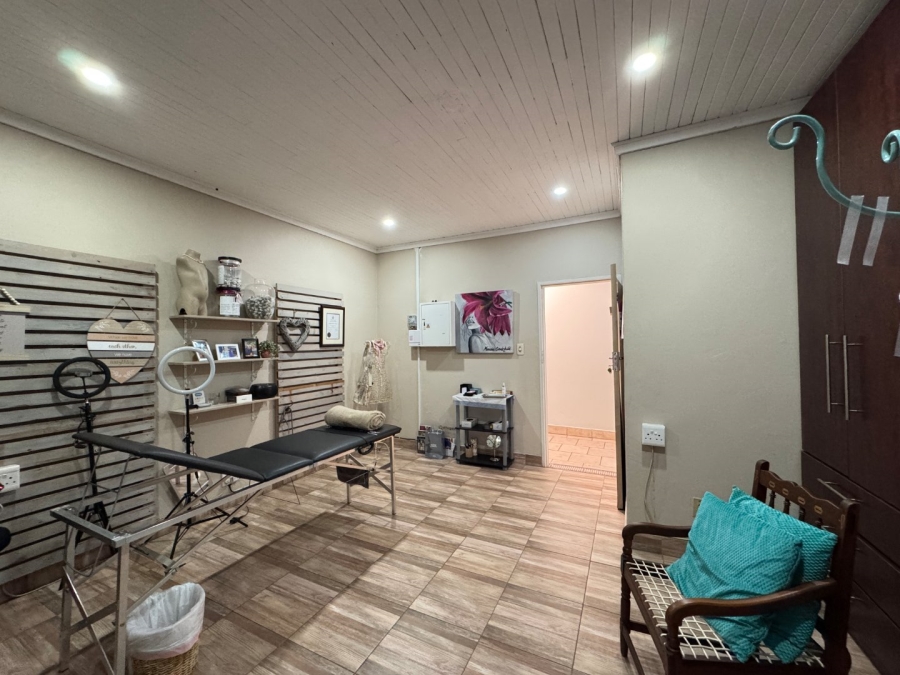 8 Bedroom Property for Sale in Lyttelton Manor Gauteng