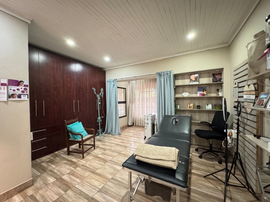 8 Bedroom Property for Sale in Lyttelton Manor Gauteng