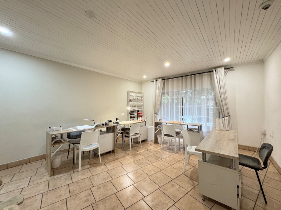 8 Bedroom Property for Sale in Lyttelton Manor Gauteng