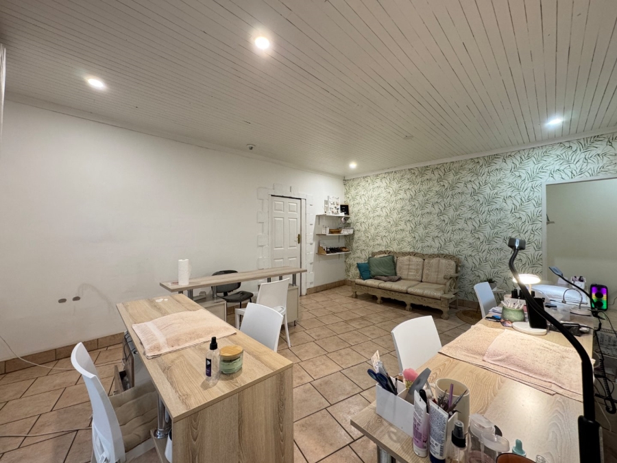 8 Bedroom Property for Sale in Lyttelton Manor Gauteng