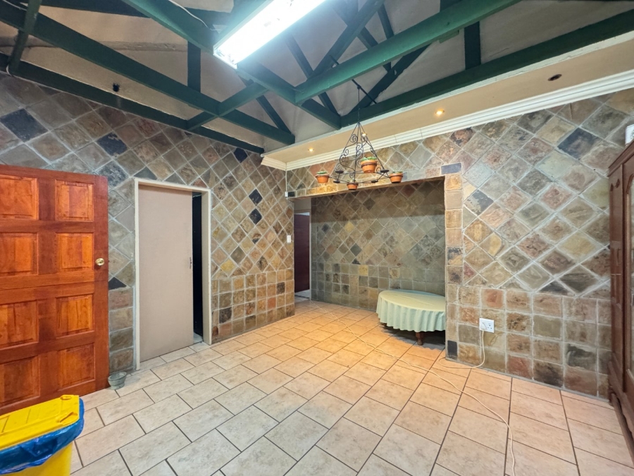 8 Bedroom Property for Sale in Lyttelton Manor Gauteng