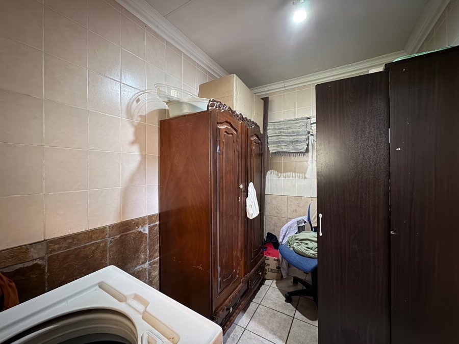 8 Bedroom Property for Sale in Lyttelton Manor Gauteng