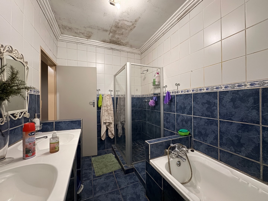 8 Bedroom Property for Sale in Lyttelton Manor Gauteng