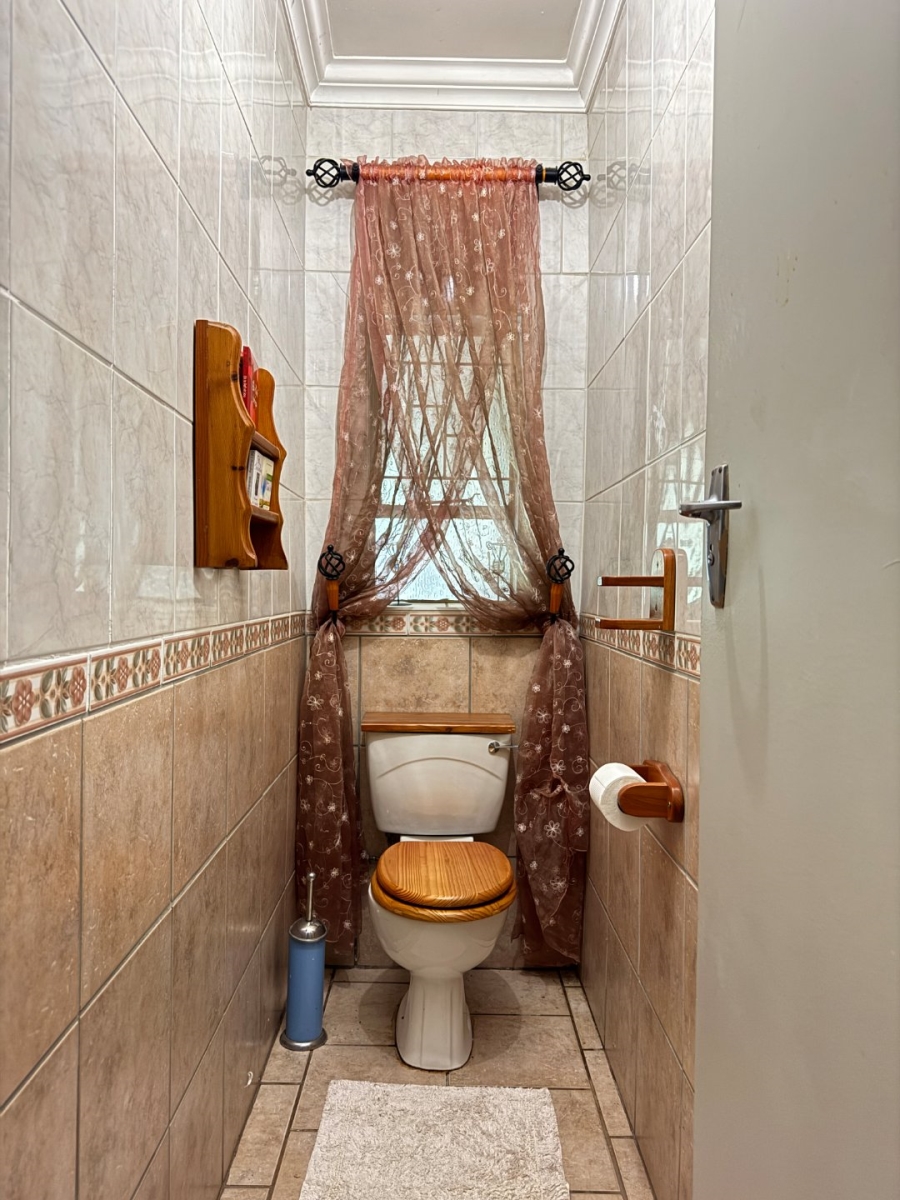 8 Bedroom Property for Sale in Lyttelton Manor Gauteng