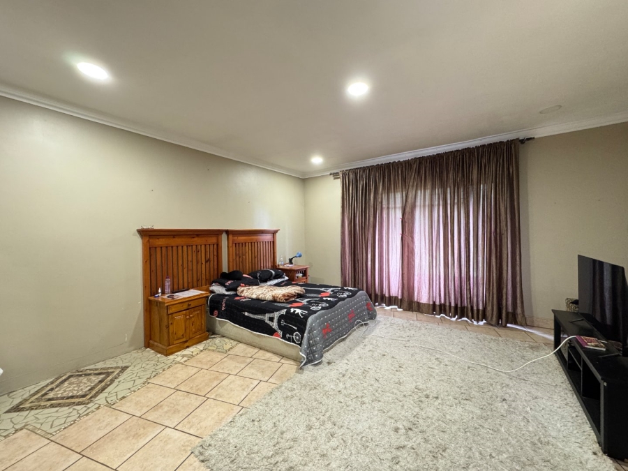 8 Bedroom Property for Sale in Lyttelton Manor Gauteng