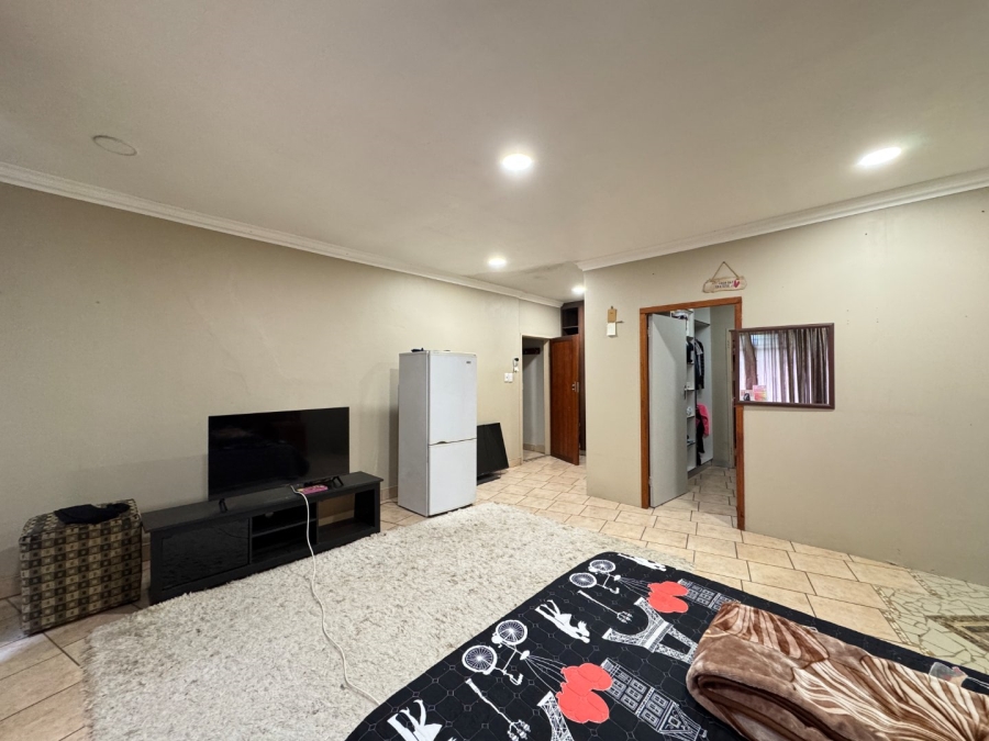 8 Bedroom Property for Sale in Lyttelton Manor Gauteng