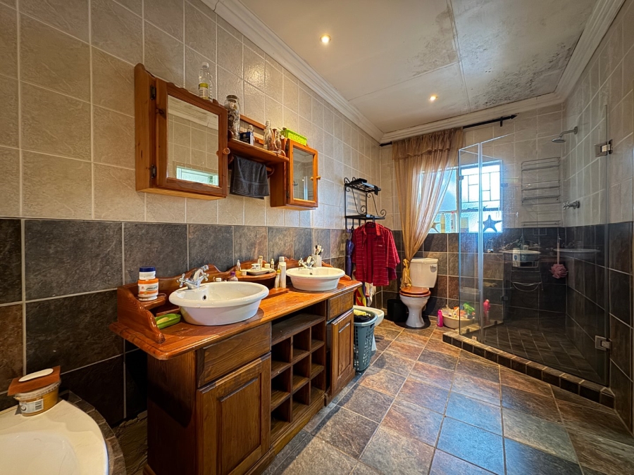 8 Bedroom Property for Sale in Lyttelton Manor Gauteng