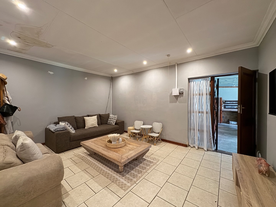 8 Bedroom Property for Sale in Lyttelton Manor Gauteng