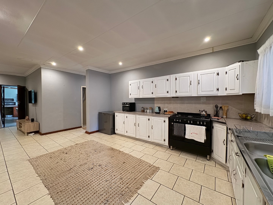 8 Bedroom Property for Sale in Lyttelton Manor Gauteng