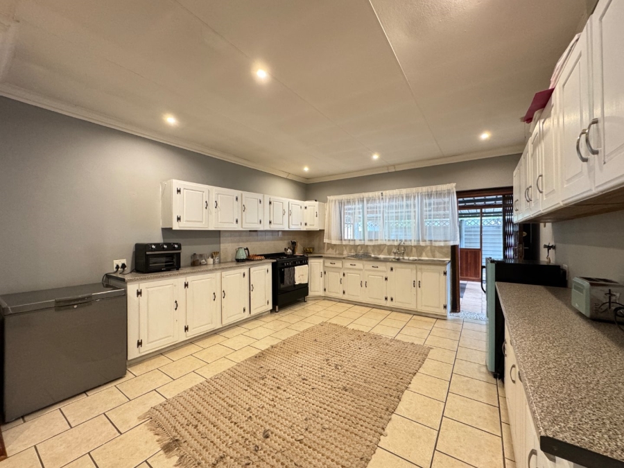 8 Bedroom Property for Sale in Lyttelton Manor Gauteng