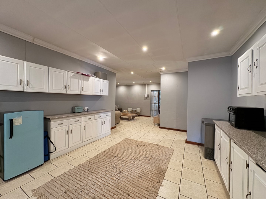 8 Bedroom Property for Sale in Lyttelton Manor Gauteng