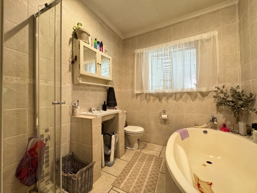 8 Bedroom Property for Sale in Lyttelton Manor Gauteng