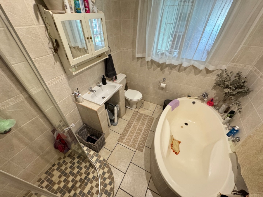 8 Bedroom Property for Sale in Lyttelton Manor Gauteng