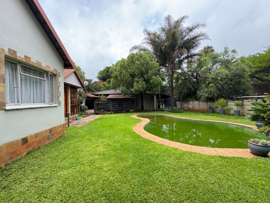 8 Bedroom Property for Sale in Lyttelton Manor Gauteng