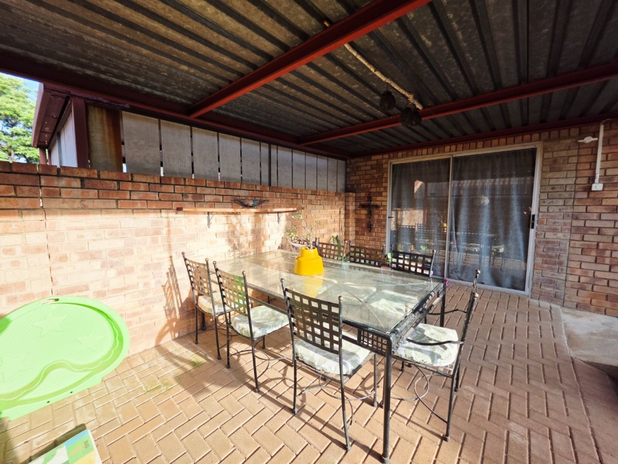 2 Bedroom Property for Sale in Meyerspark Gauteng