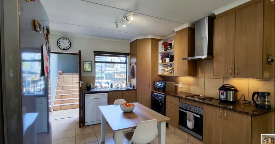 2 Bedroom Property for Sale in Greenstone Hill Gauteng